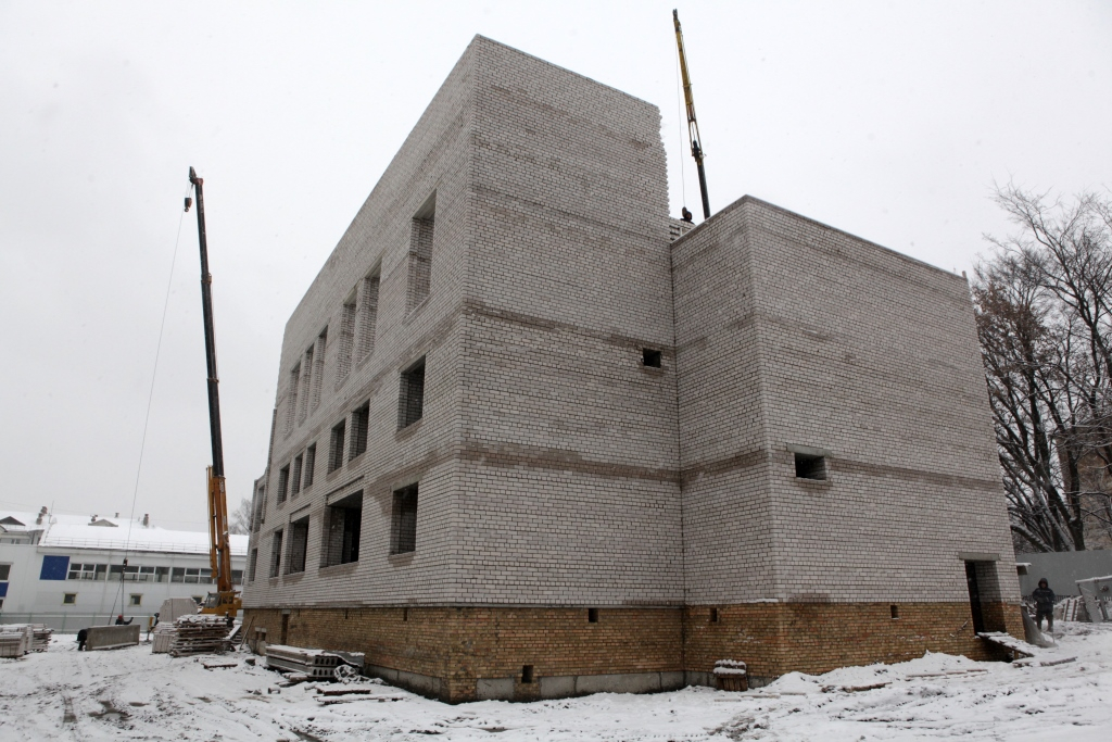 Пристройку к школе №43 в Ярославле достроят до Нового года