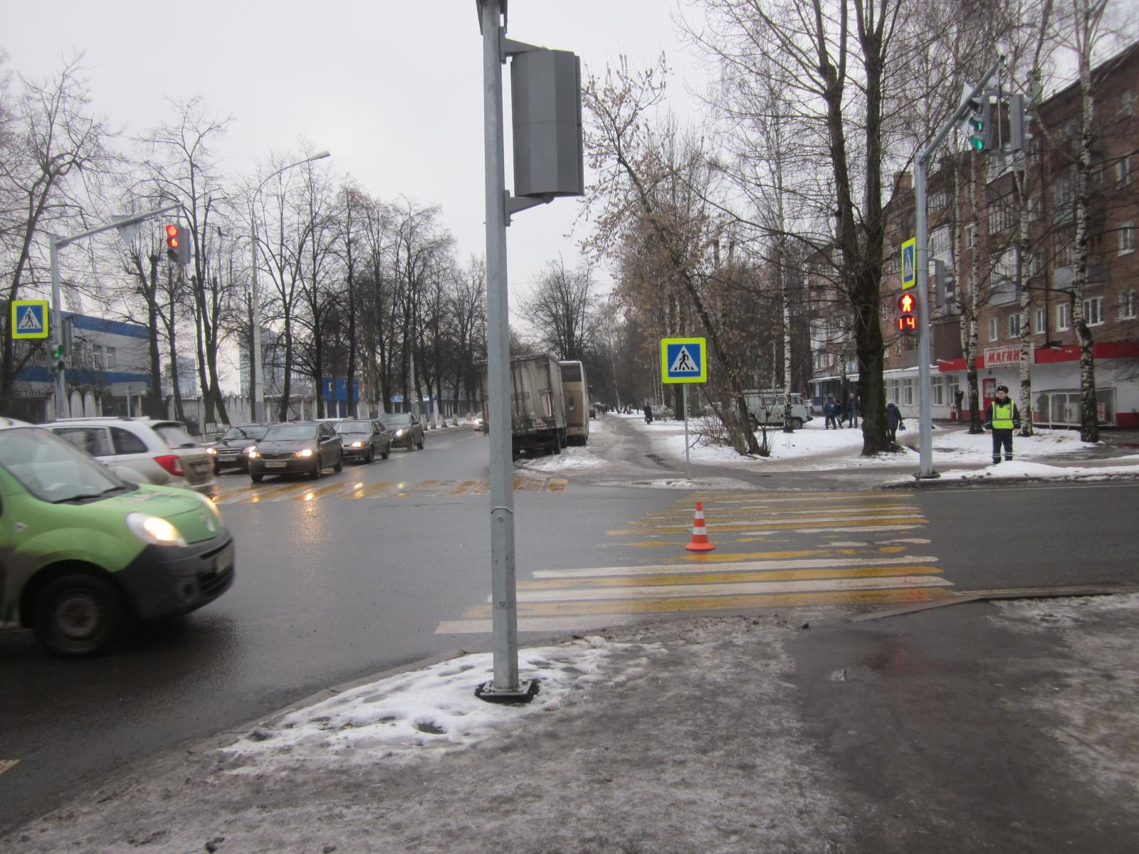 В Ярославле водитель иномарки при повороте сбил женщину