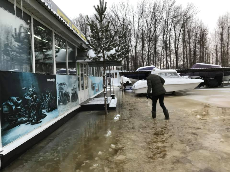 Ярославль уходит под воду: затопило яхт-клуб "Адмирал"