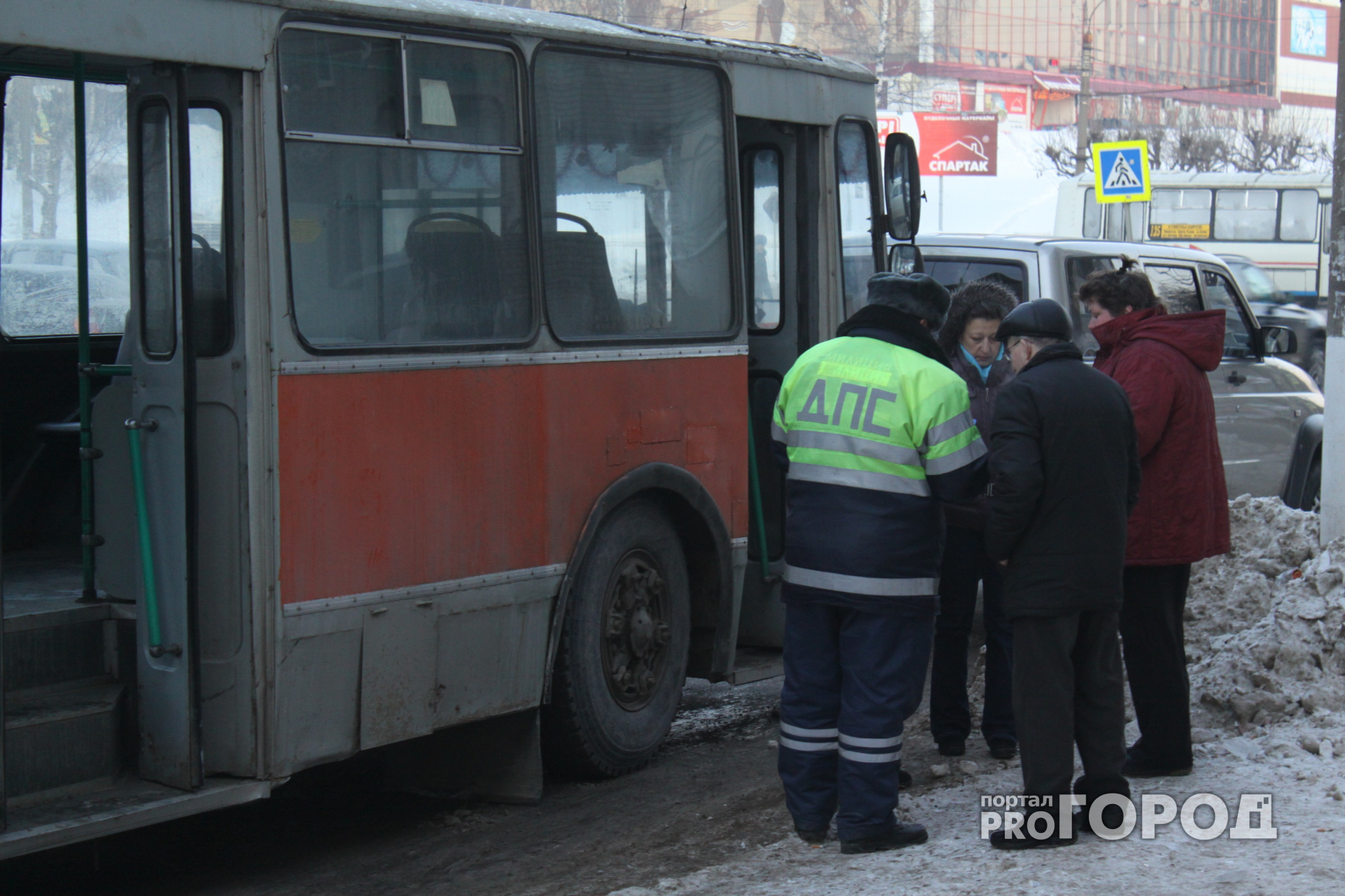 Карма в действии: в Рыбинске карманница после кражи угодила под машину