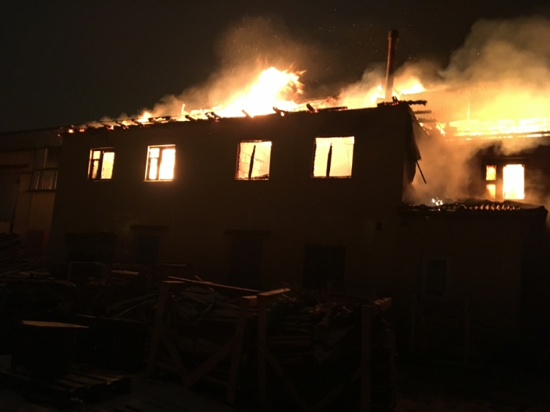 Под Рождество в Ярославле сгорело деревообрабатывающее предприятие
