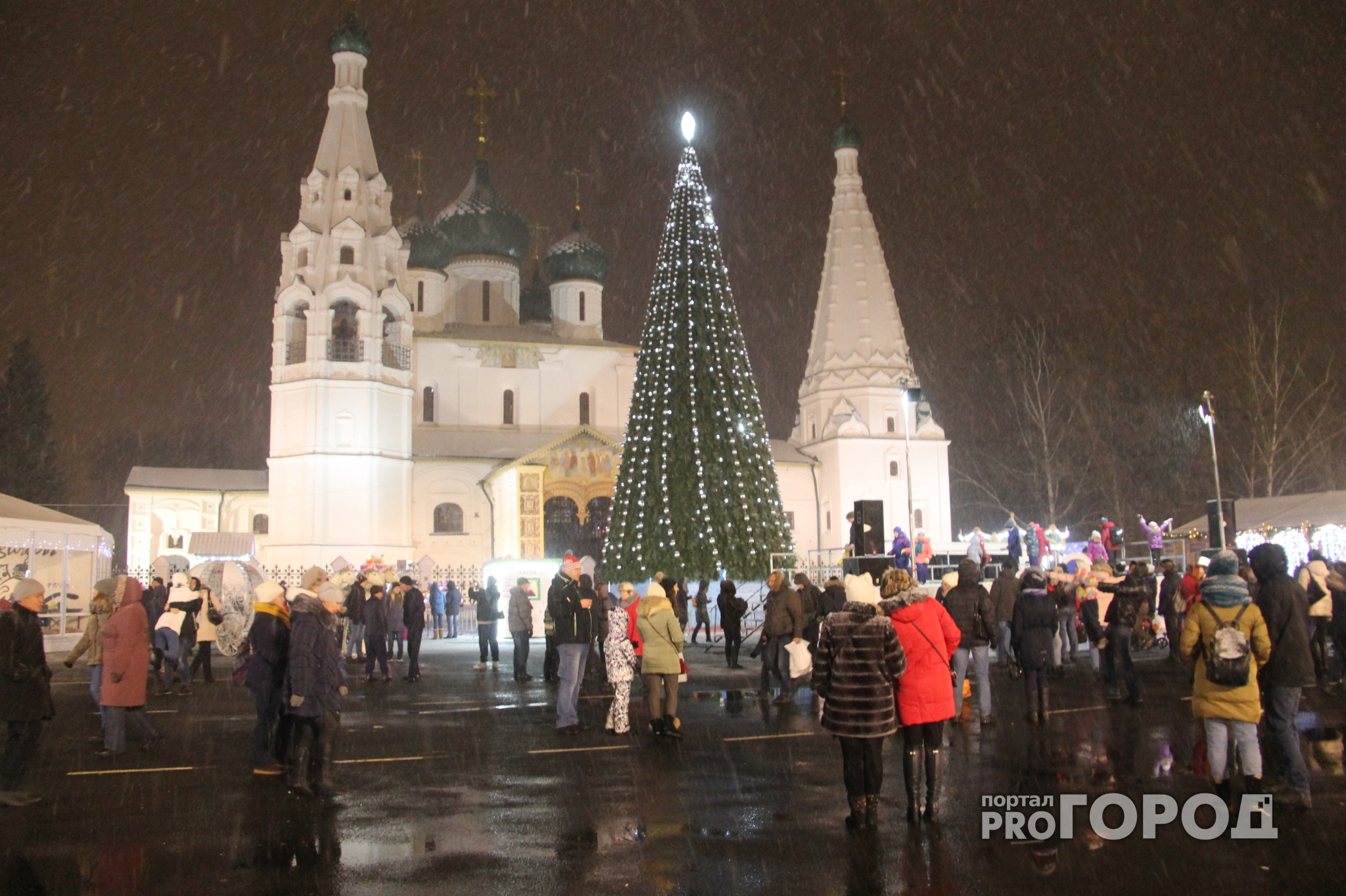 Массовые гуляния и богослужения: ярославцы встретили Рождество