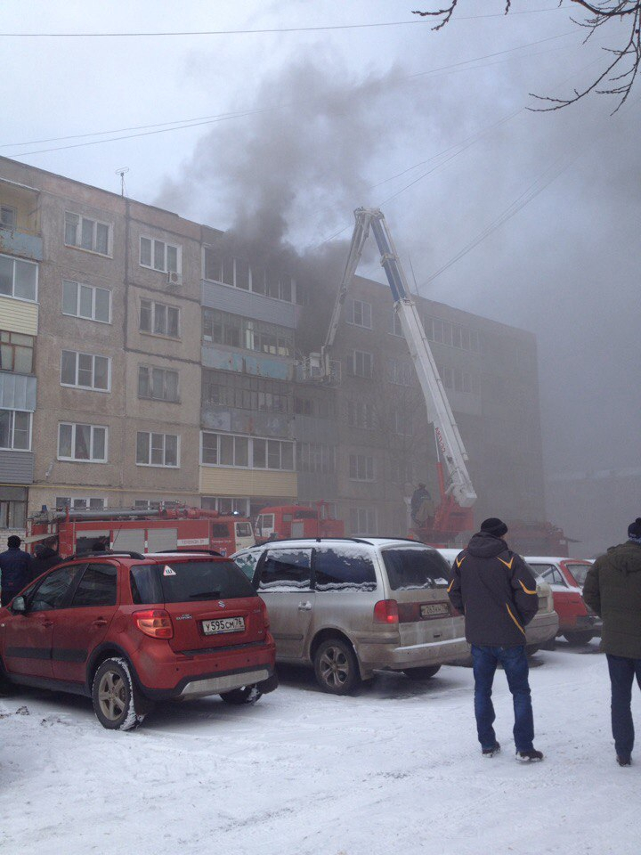 В Рыбинске из страшного пожара эвакуировали трех мужчин