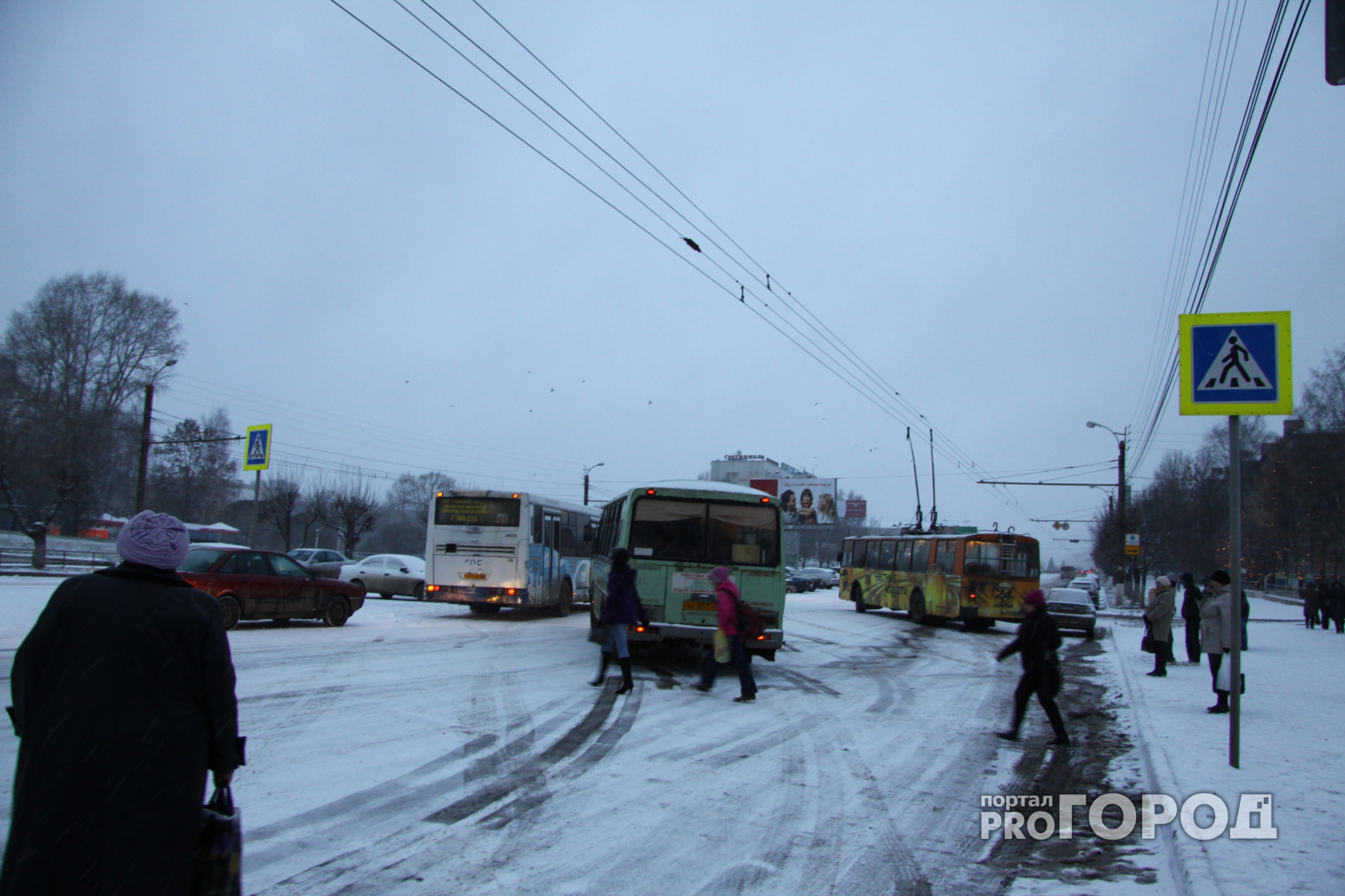 В Рыбинске неизвестные обстреляли пассажирский автобус