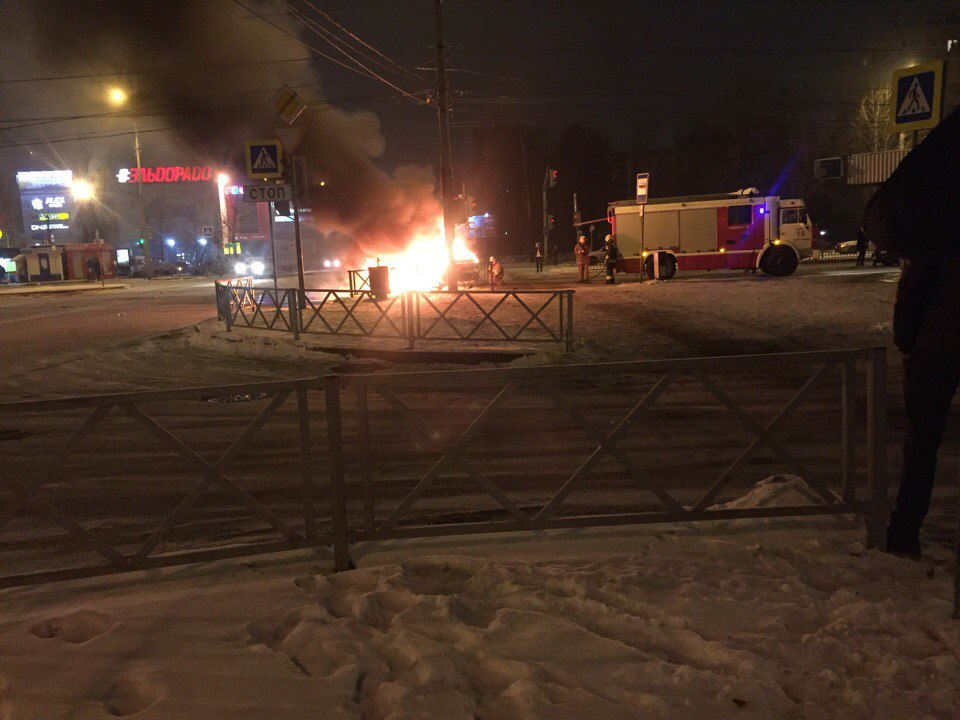 В Ярославле после ДТП иномарка сгорела дотла