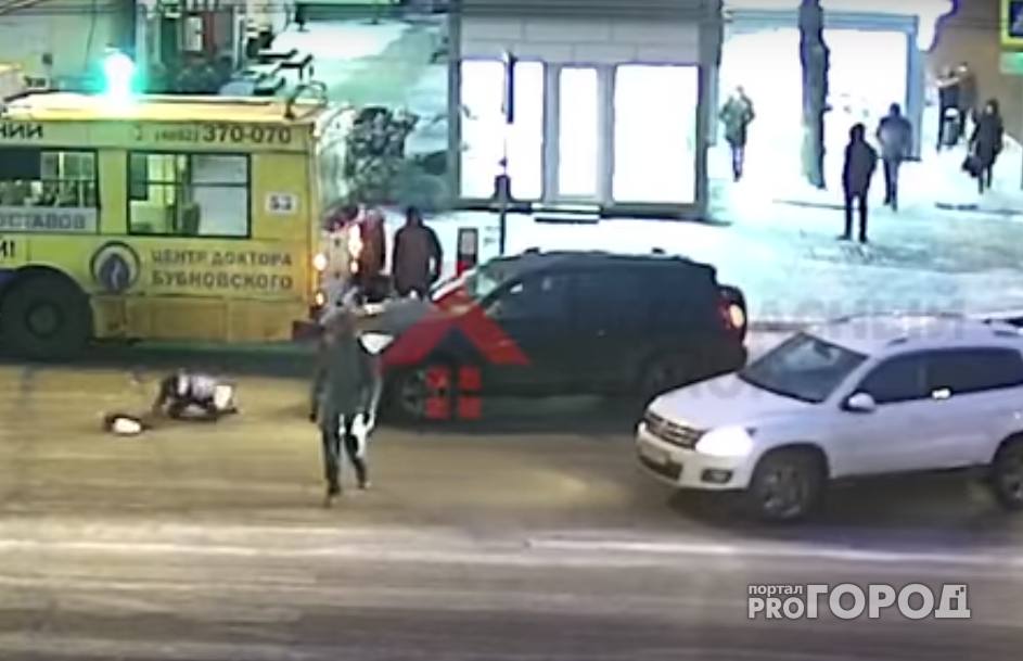 В Ярославле внедорожник сбил девушку на пешеходном переходе