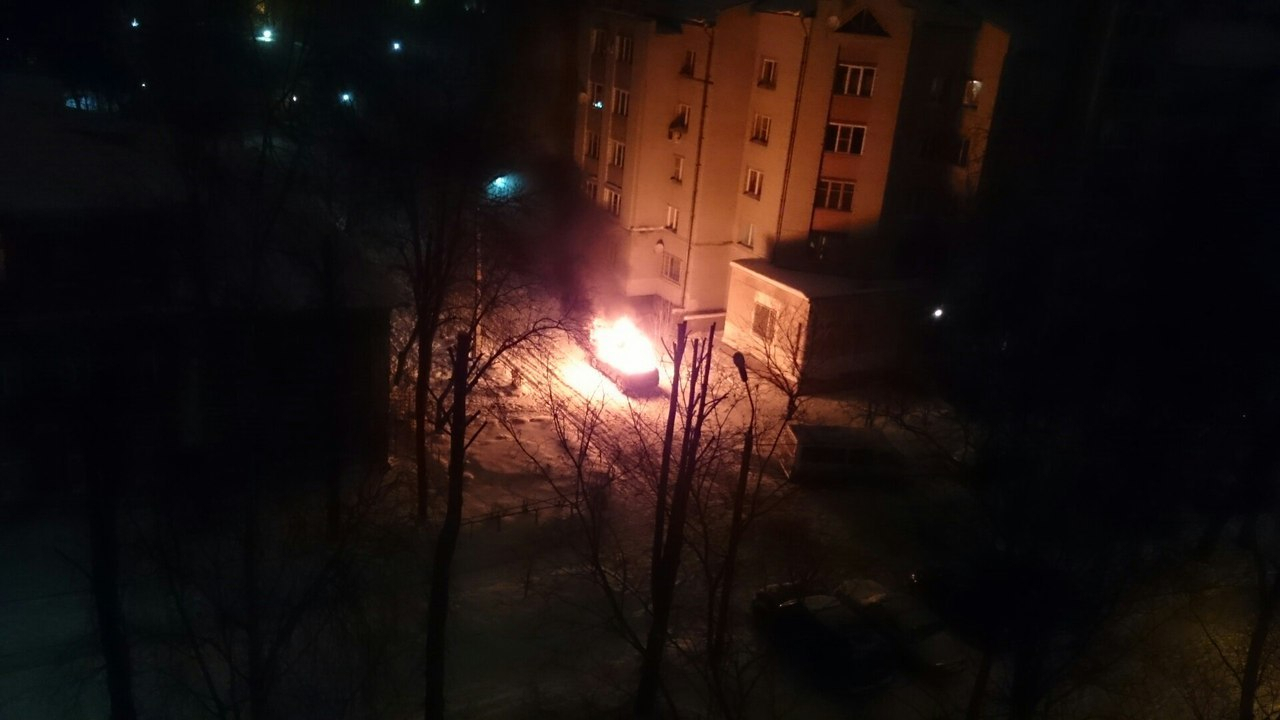 Ночью в Ярославле сгорел Porsche Cayenne