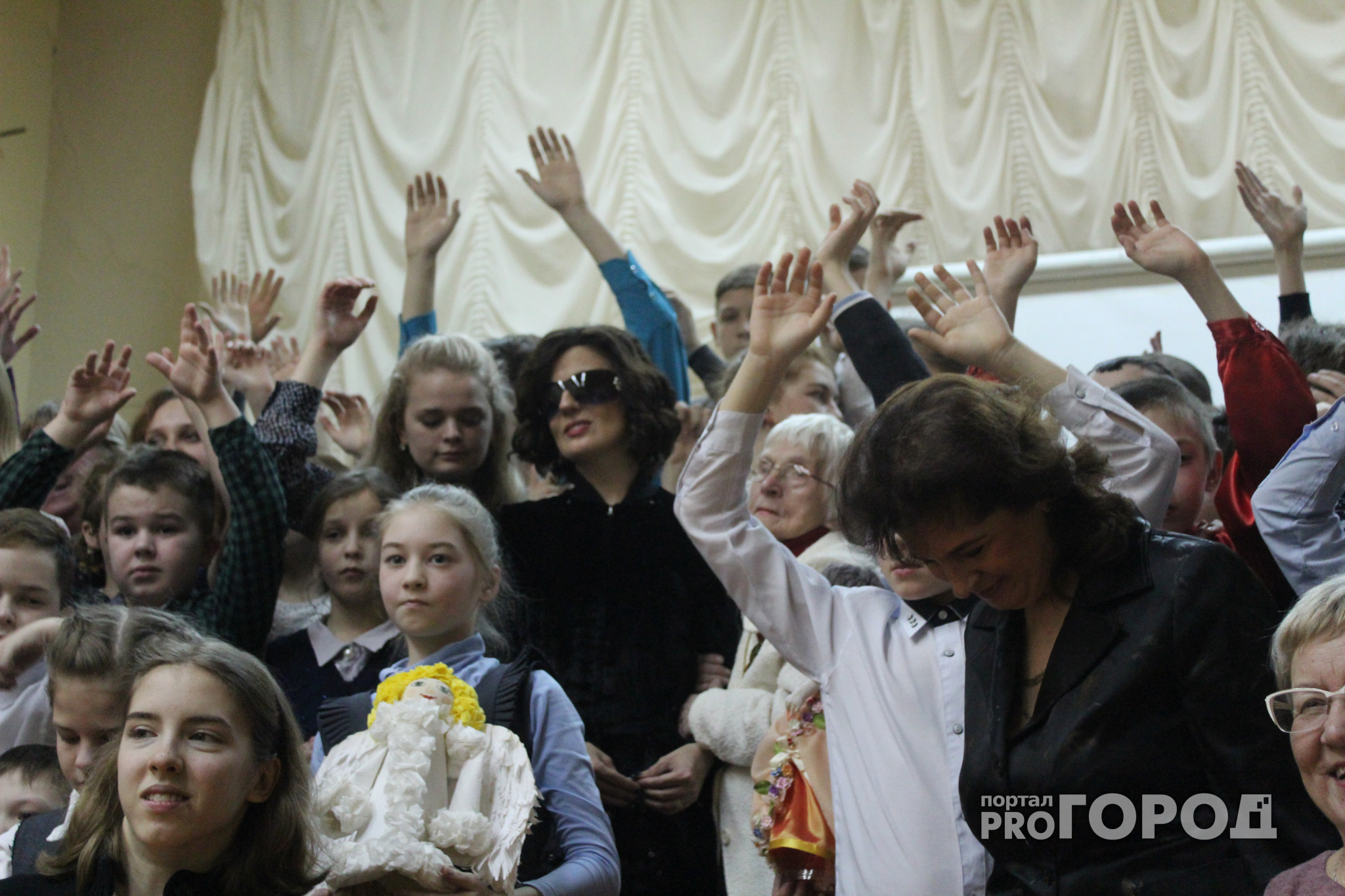 В Ярославле Диана Гурцкая спела для глухонемых детей