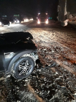 В Ярославле иномарку искорежило при столкновении с грузовиком