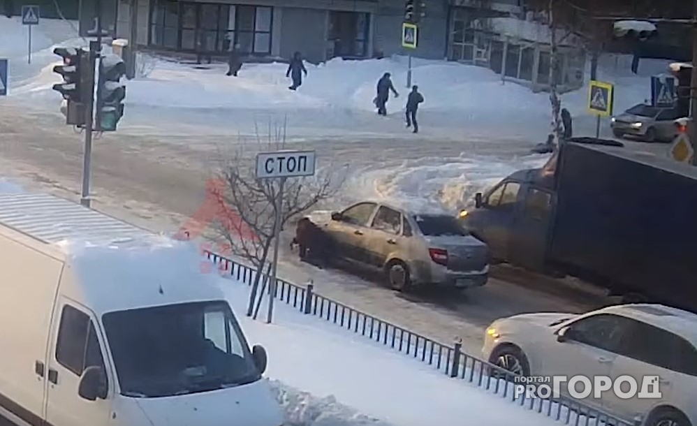 В Ярославле полиция ищет водителя, помогавшего сбитой на пешеходе женщине