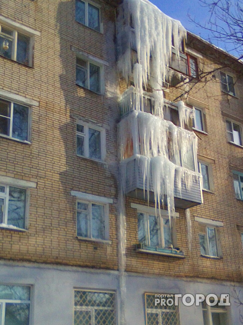 В Ярославле очевидцы запечатлели пятиэтажку, скованную льдом