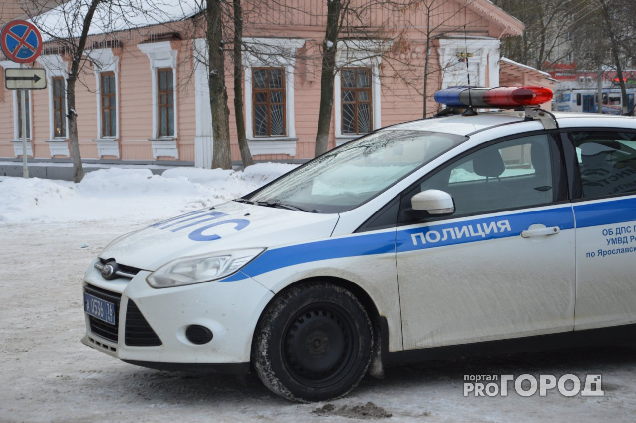 В ДТП с фурой в Ярославской области в пострадала молодая семья с ребенком