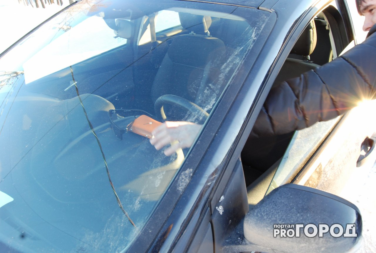 В Ярославле парень пытался скрыться от полиции на краденом автомобиле