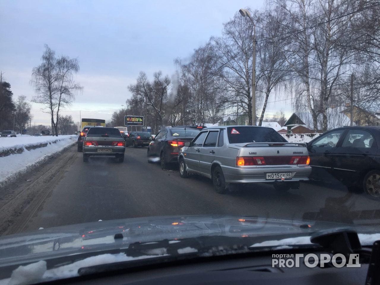 ДТП за Волгой в Ярославле: собирается огромная пробка