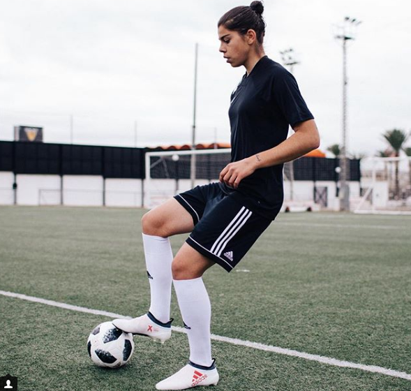 Сексуальная футболистка из Ярославля, играющая за испанскую «Валенсию», отметила день рождения