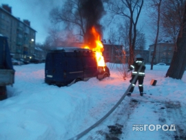 В Рыбинске ночью сгорел микроавтобус