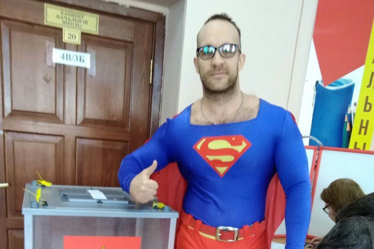 В Ярославле на выборы президента пришел Супермен