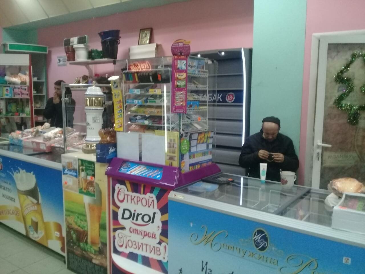 В Ярославле опечатали продуктовый магазин, который увяз в мусоре и грязи