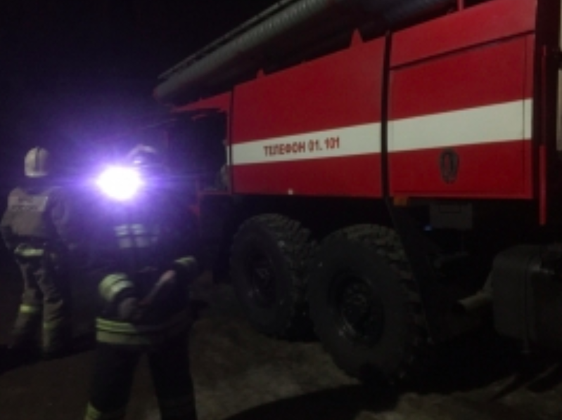 В Ярославской области загорелся жилой дом на две семьи: погиб мужчина