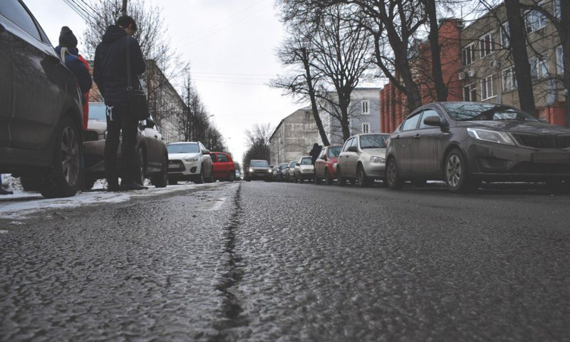 В самом центре Ярославля треснула только что отремонтированная улица