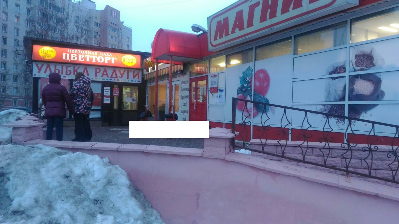 В Ярославле у входа в супермаркет умер мужчина