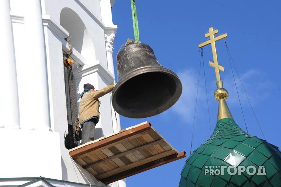 В память о погибших в Кемерово зазвонил колокол церкви Кирилла и Афанасия