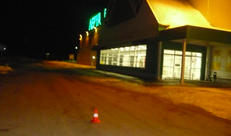 В Ярославле на парковке у торгового центра сбили парня: водитель уехал