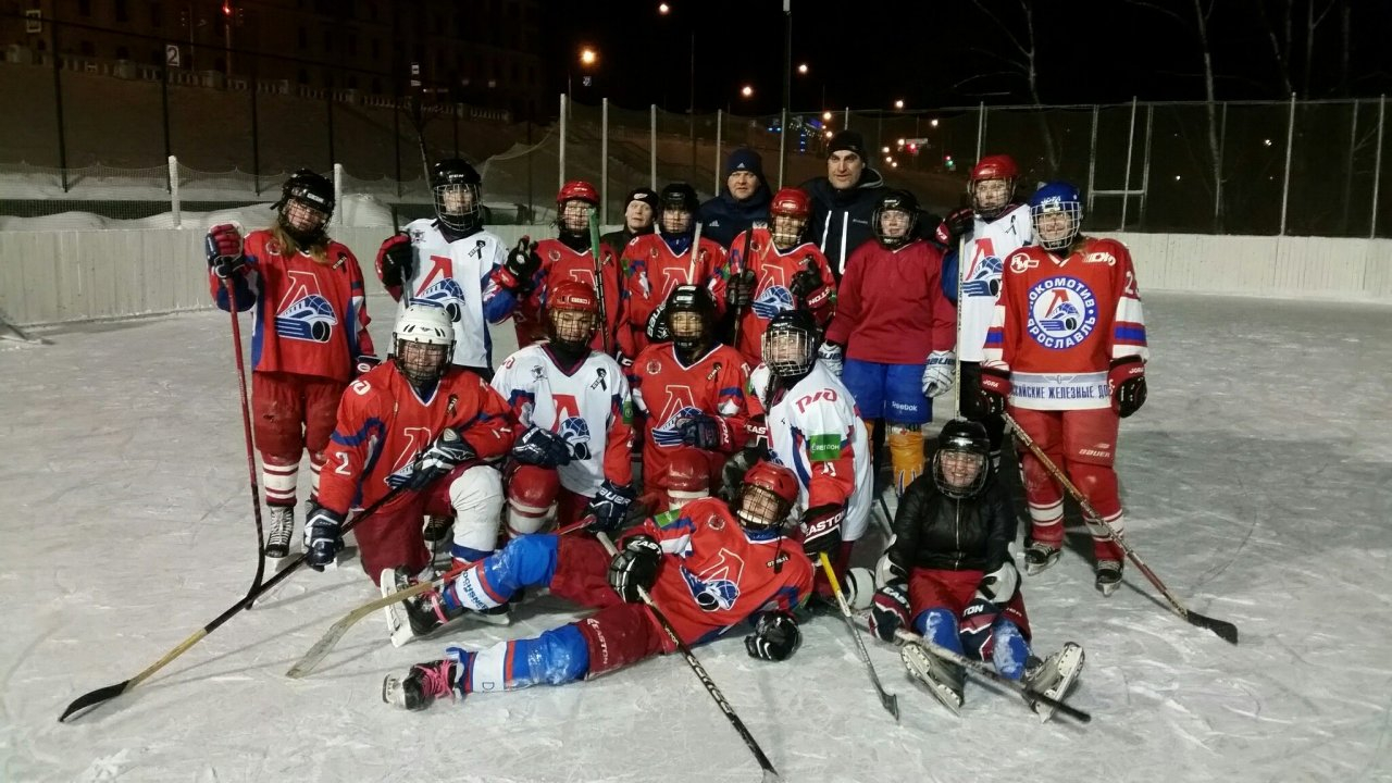 Девушки на льду: в ярославскую команду набирают хоккеисток