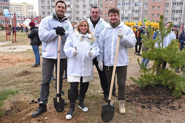 Мэр Ярославля заставил дворников убирать мусор руками