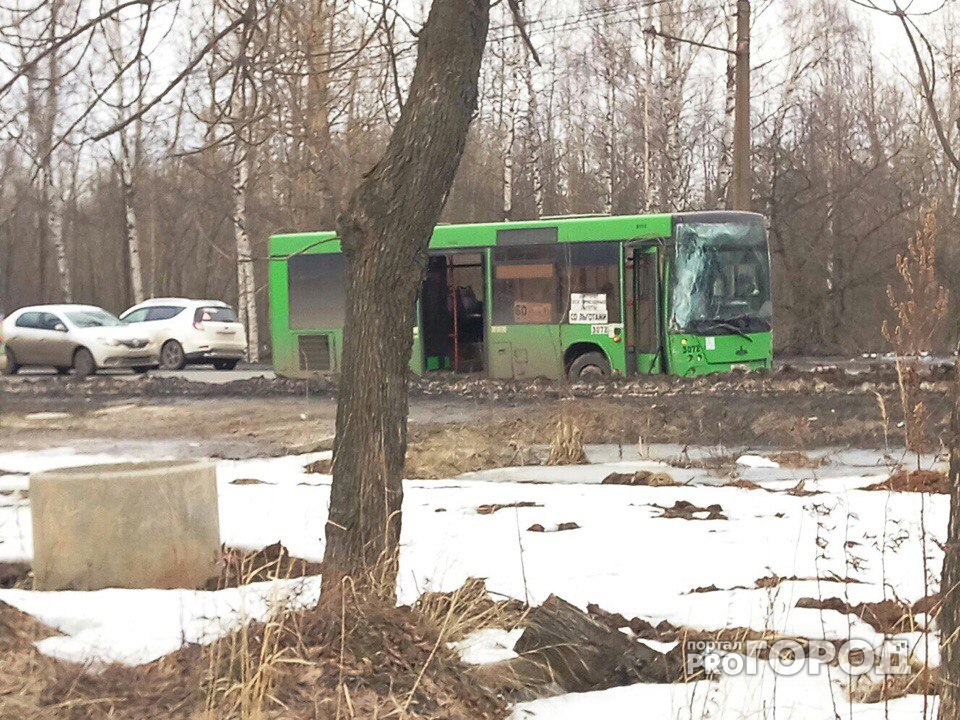 В Брагино шустрый автобус протаранил троллейбус