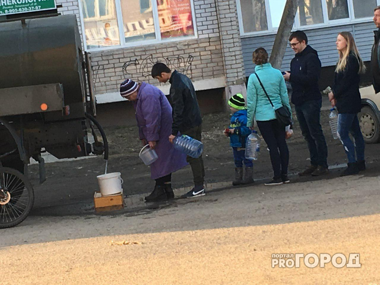 В Ростов из Ярославля привозят питьевую воду: жители вынуждены стоять в очередях. Фото. Видео.