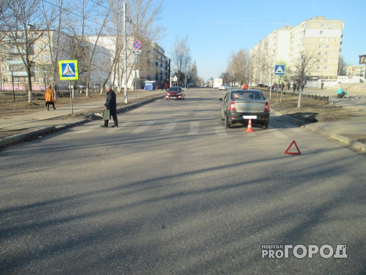Под Ярославлем на переходе водитель сбил двух девочек-подростков: дети получили травмы