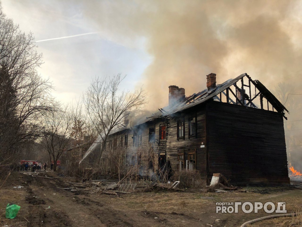 Крупный пожар во Фрунзенском районе Ярославля: спасатели озвучили версии