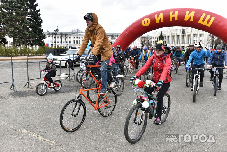 Сезон открыт: 400 ярославцев прокатились по центру на велосипедах