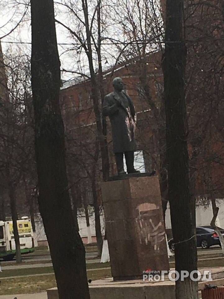 В Ярославле вандалы облили краской памятник Ленину