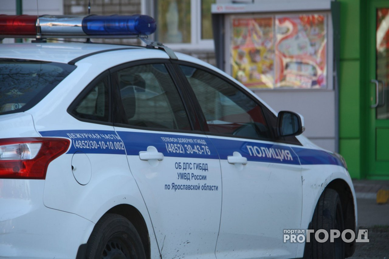 В Ярославле женщина села за руль и выстрелила себе в голову из пистолета