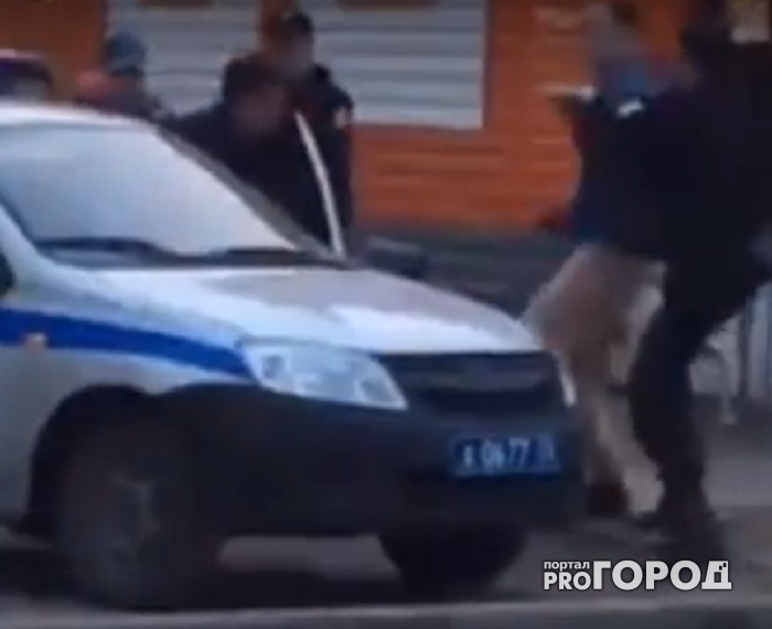 Видео побоища с избиением росгвардейца в Ярославле: зачинщику грозит уголовное дело