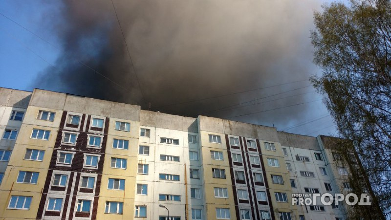 Клубы черного дыма за Волгой в Ярославле: что горит