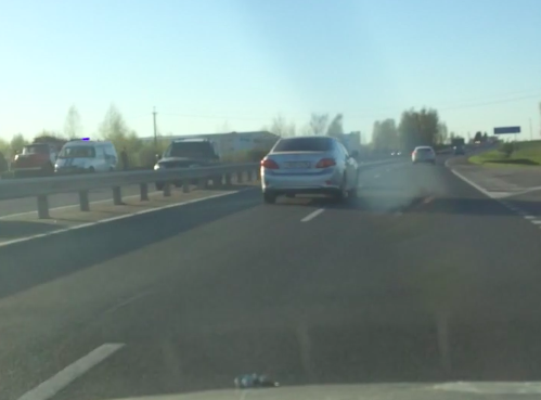 Смерть на разделительном барьере: в Ярославской области водитель погиб, вылетев из машины. Видео