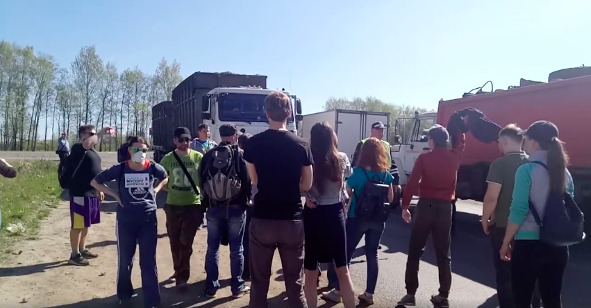 В Ярославле забрали в полицию протестующих против московского мусора: фото