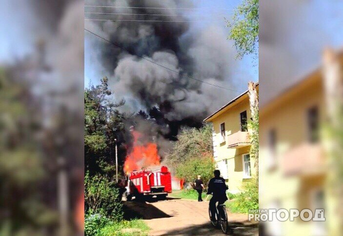 Крупный пожар в Ярославле: полыхают гаражи и машины. Видео