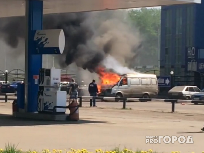В Ярославле водитель выпрыгнул из горящего грузовика: видео