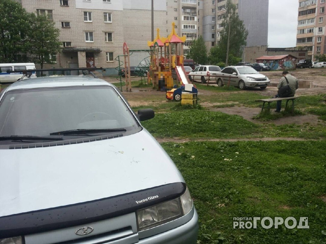 В Ярославле мужчина покончил жизнь самоубийством на детской площадке