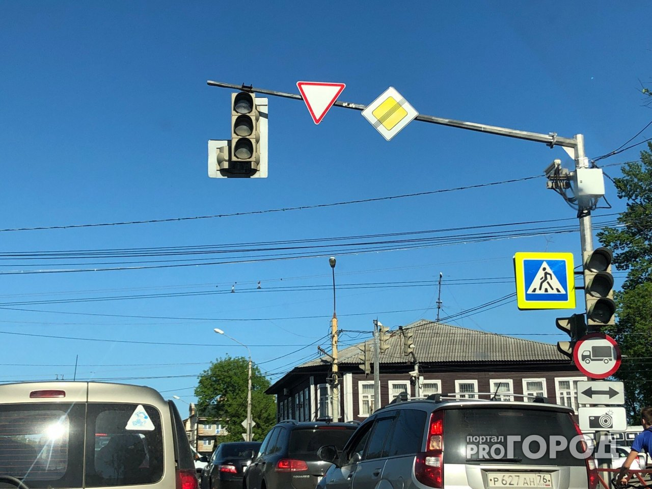 Молния: Московский проспект встал из-за отключенных светофоров