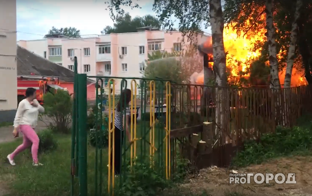 Серьезный пожар произошел у детского сада в Ярославле: видео