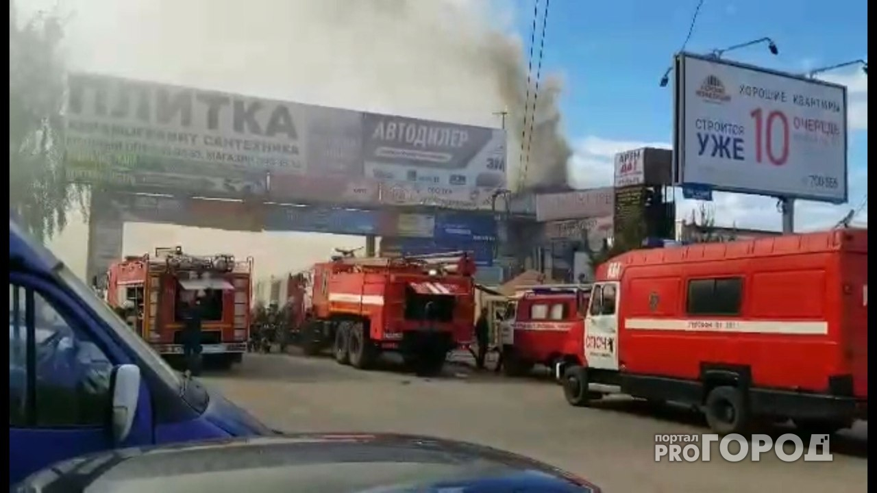 В Ярославле на Вспольинском поле вспыхнул крупный пожар: видео