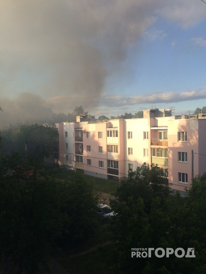 Пожар в Заволжском районе Ярославля: жители задыхаются от едкого дыма