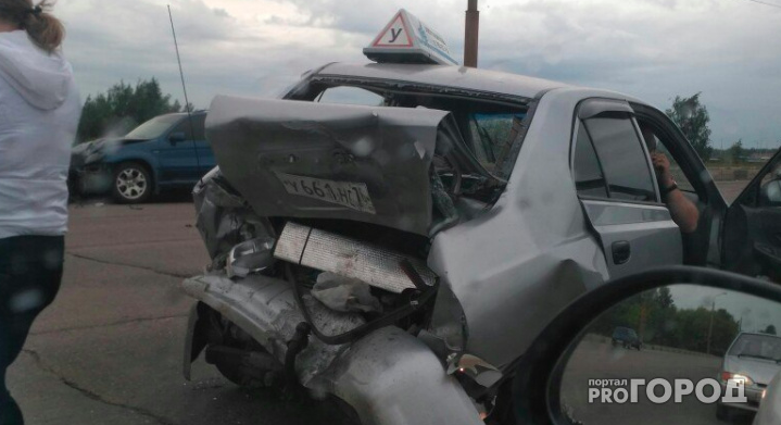В Ярославле BMW расплющил учебный авто: водитель был пьян