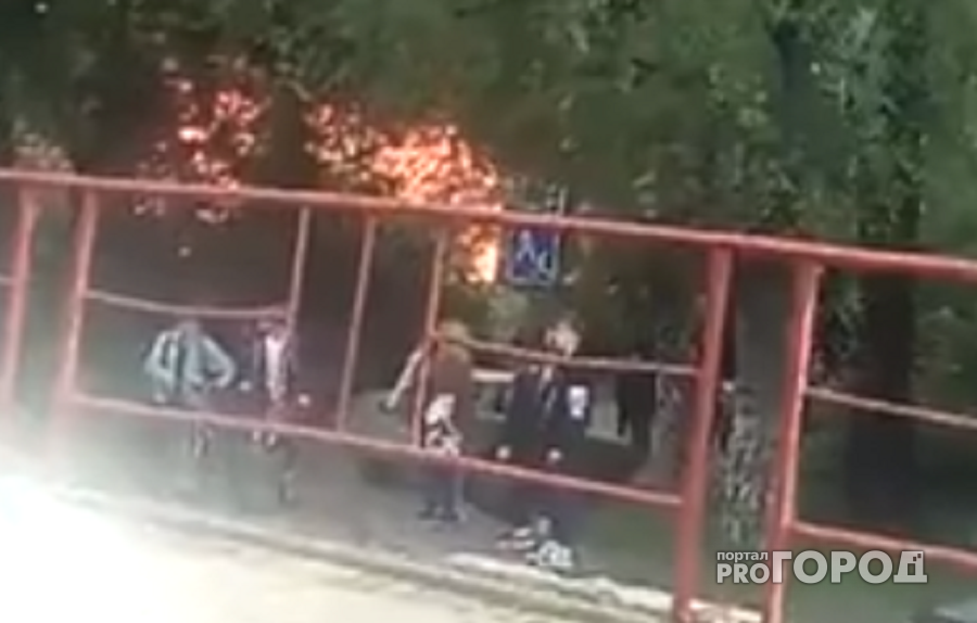 Во время крупного пожара ярославцы спасались бегством: видео