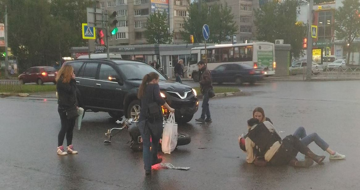 В Брагино пара на мотоцикле разбилась в ДТП: подробности аварии
